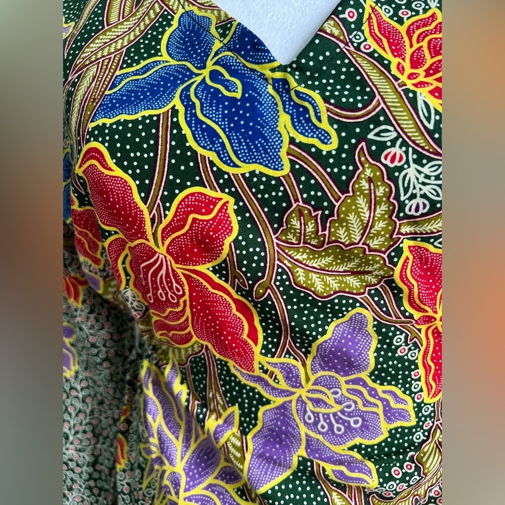 Handmade African Sheath Dress in Vibrant Batik-style Veritable Wax Print - Picture 3 of 10